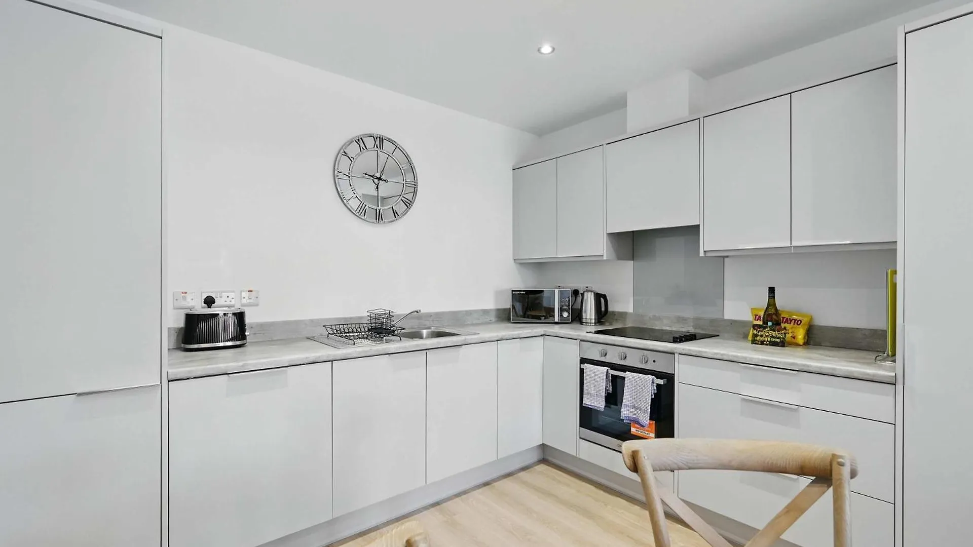 Central Belfast Apartments - The Pass Residences 0*,